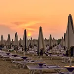 公寓 Beachside Tranquility In Our Flat In
