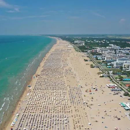 Beachside Tranquility In Our Flat In Bibione *